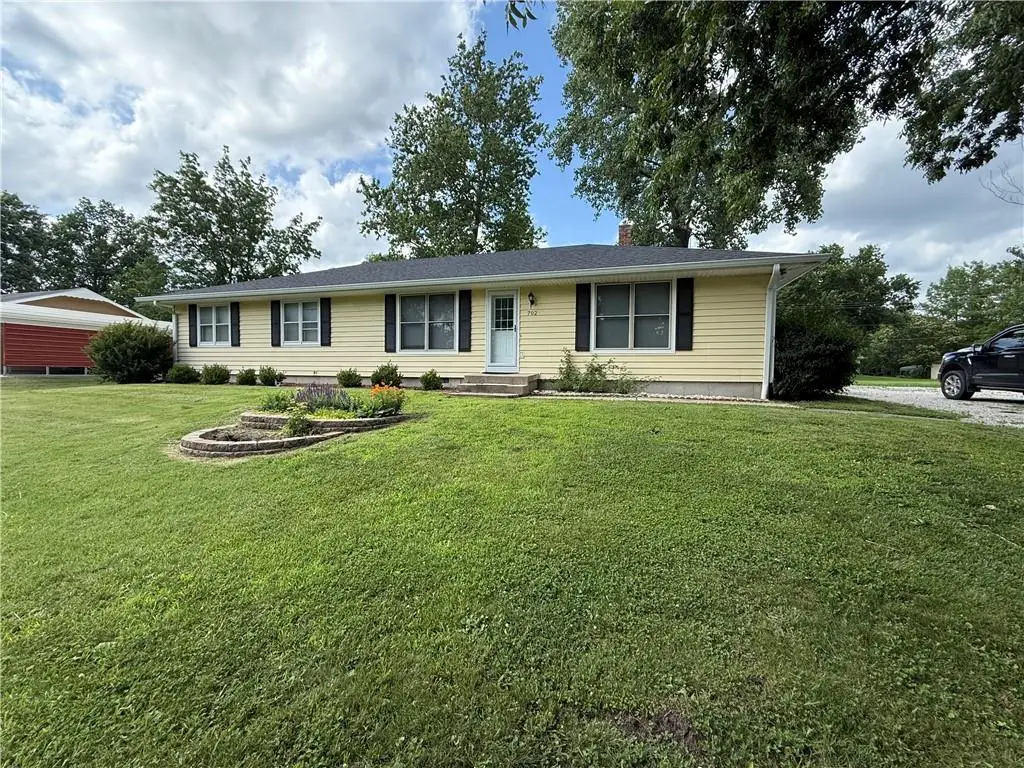 702 E Grand Avenue, Lacygne, KS 66040 - #1