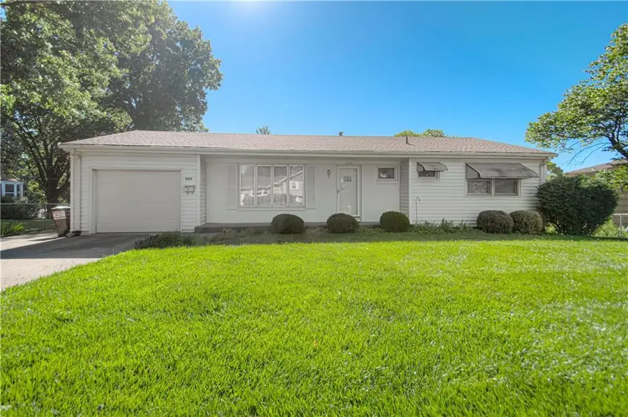 6313 N Michigan Avenue, Gladstone, MO 64118 - #2