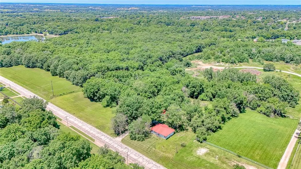 209 W Hale Lake Road, Warrensburg, MO 64093 - #1