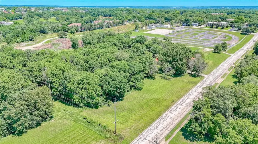 209 W Hale Lake Road, Warrensburg, MO 64093 - #2