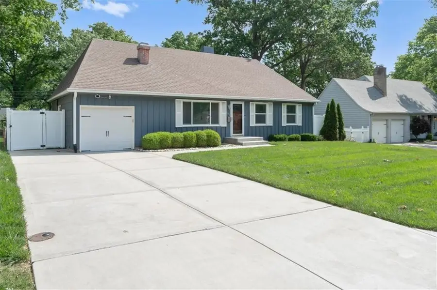 5914 W 76th Terrace, Prairie Village, KS 66208 - #2
