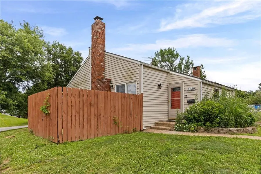 11230 College Avenue, Kansas City, MO 64137 - #2