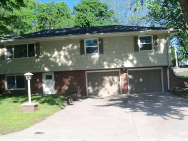 1222 Safari Drive, St Joseph, MO 64506