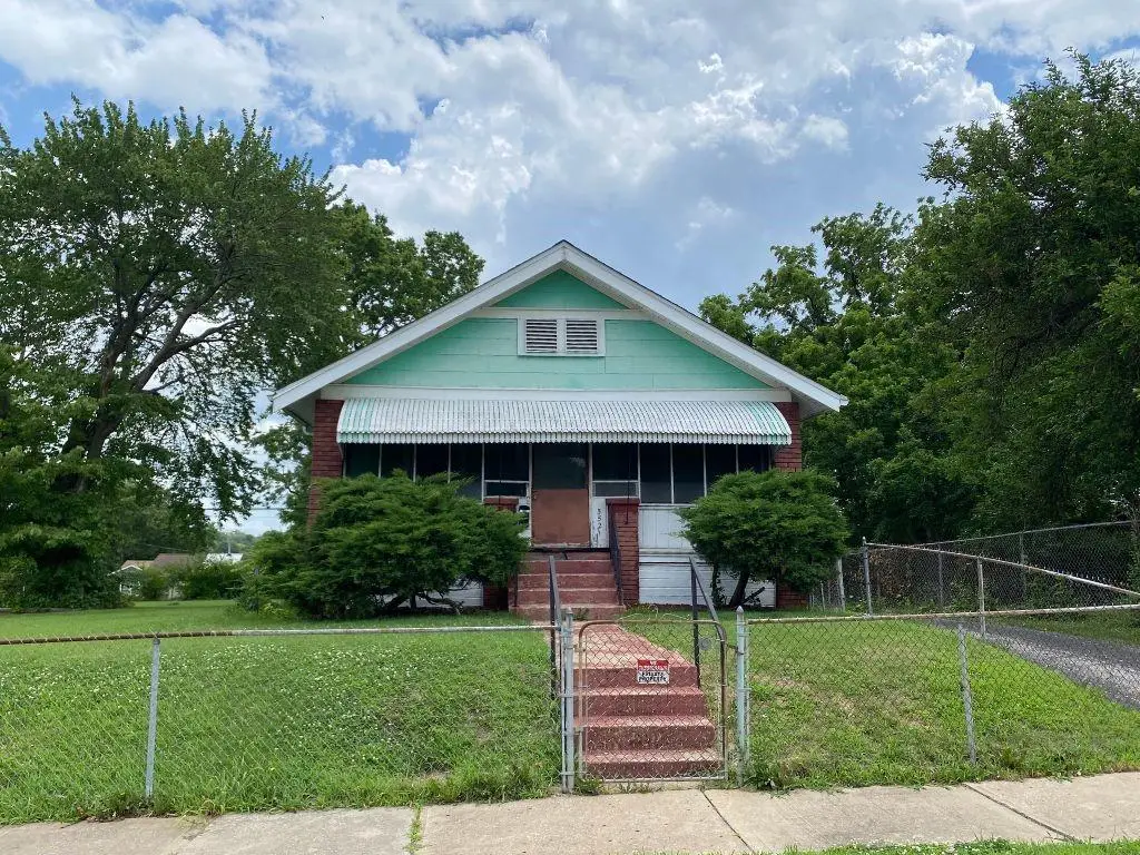 5521 Chestnut Avenue, Kansas City, MO 64130 - #1