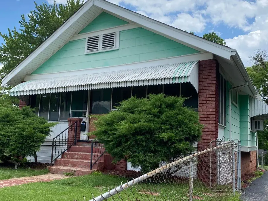 5521 Chestnut Avenue, Kansas City, MO 64130 - #2
