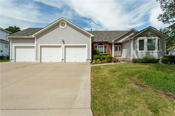 2105 SW Wall Street, Blue Springs, MO 64015