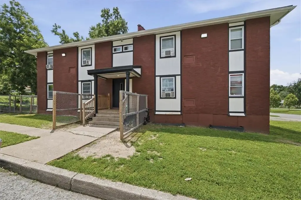 5401 E 27th Terrace, Kansas City, MO 64128 - #1