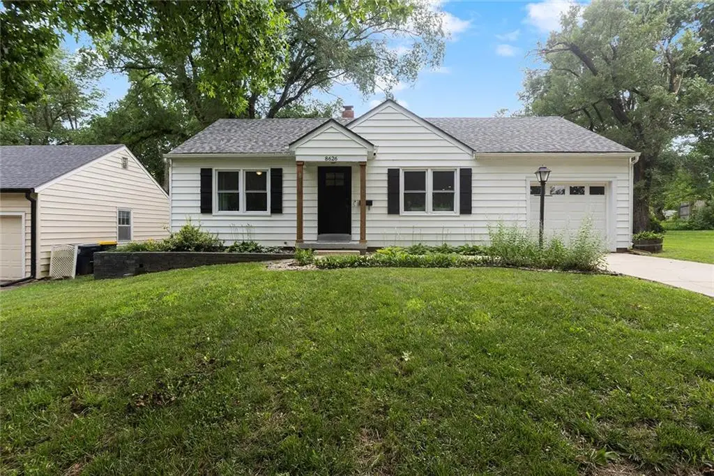 8626 Maiden Lane, Kansas City, MO 64114 - #1