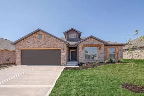 9330 Pickering Street, Lenexa, KS 66227