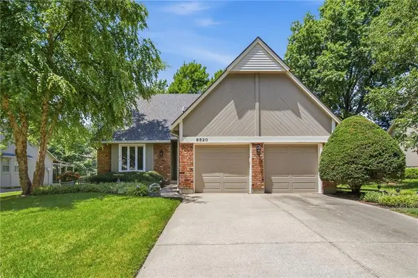 8520 Darnell Street, Lenexa, KS 66215