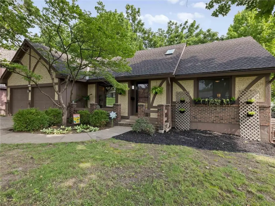 10312 W 49th Street, Shawnee, KS 66203 - #2