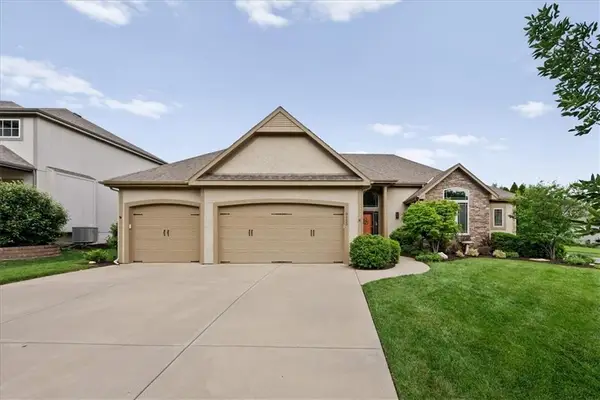 9153 Shady Bend Road, Lenexa, KS 66227
