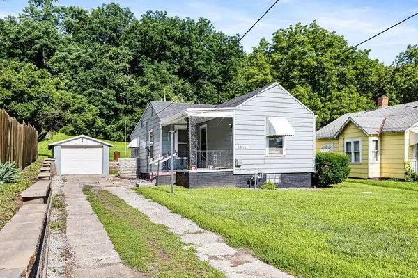 3816 W Ayrlawn Drive, St Joseph, MO 64503