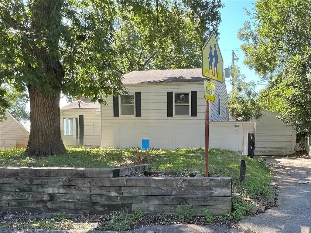 715 NE 44th Street, North Kansas City, MO 64116 - #1