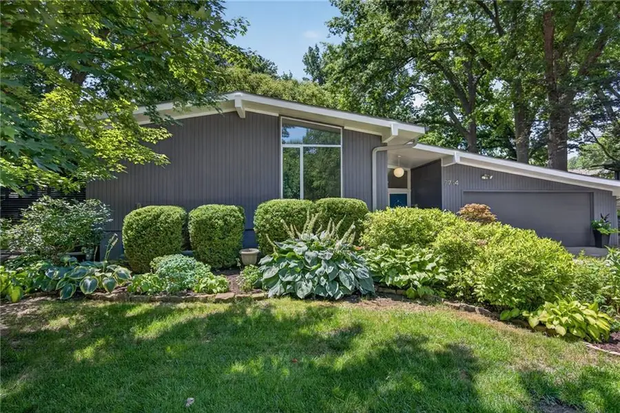7714 Fairway Street, Prairie Village, KS 66208 - #3