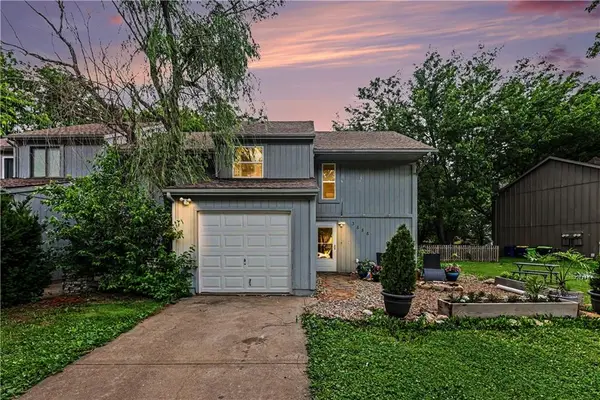 3888 SW Harbor Drive, Lee's Summit, MO 64082