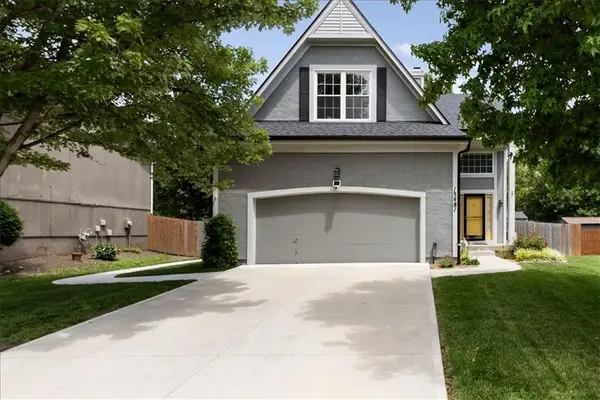 15481 S Wyandotte Drive, Olathe, KS 66062