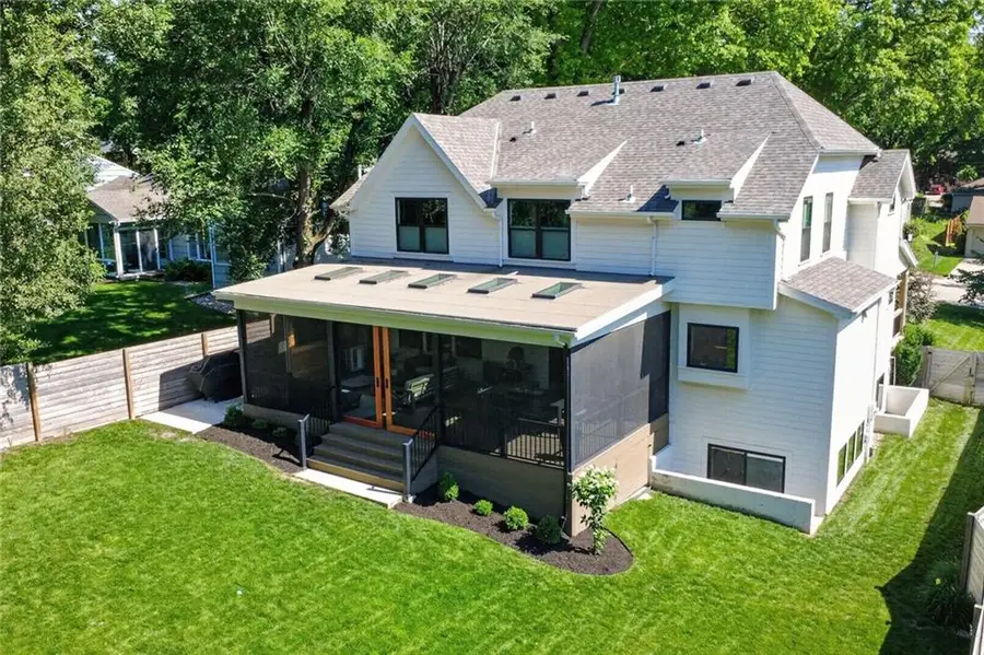 4416 W 77th Street, Prairie Village, KS 66208 - #3