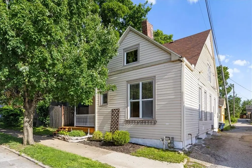 611 E 27 Terrace, Kansas City, MO 64109 - #1