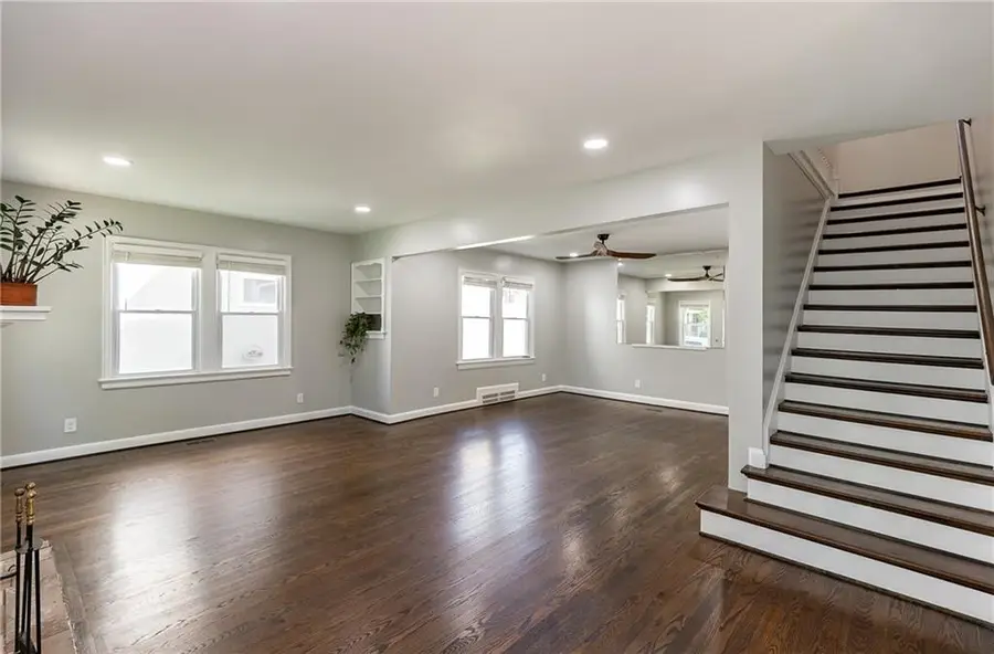 724 E 72nd Street, Kansas City, MO 64131 - #2