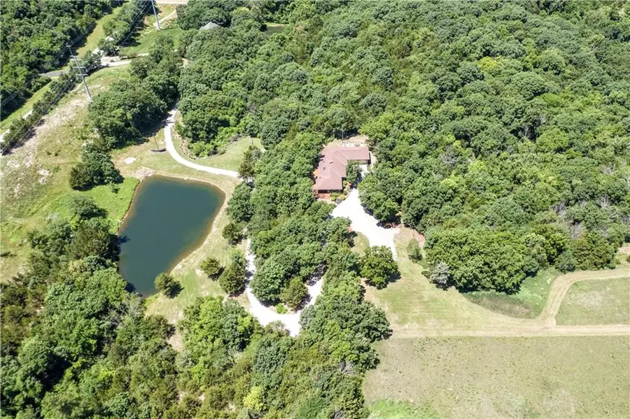 33180 W 95th Street, De Soto, KS 66018 - #3