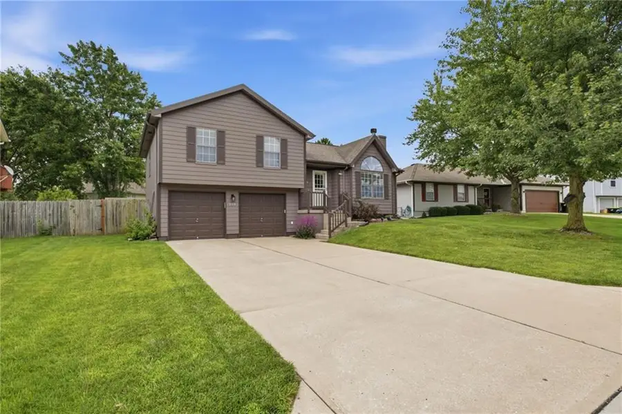 205 Apple Valley Parkway, Belton, MO 64012 - #2