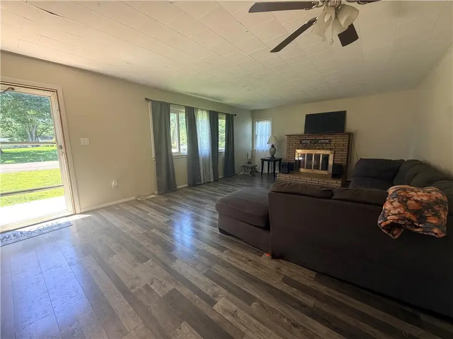 502 N Wooden Avenue, Braymer, MO 64624 - #2