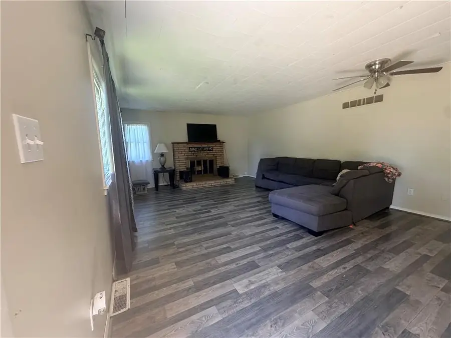 502 N Wooden Avenue, Braymer, MO 64624 - #3