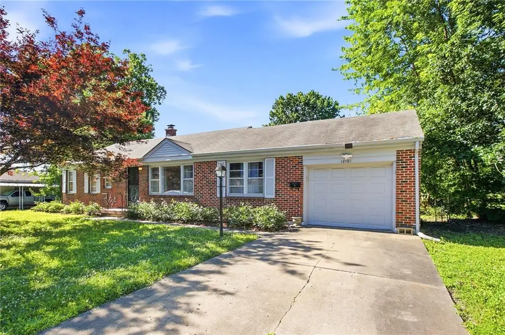 10101 E 69th Street, Raytown, MO 64133 - #1