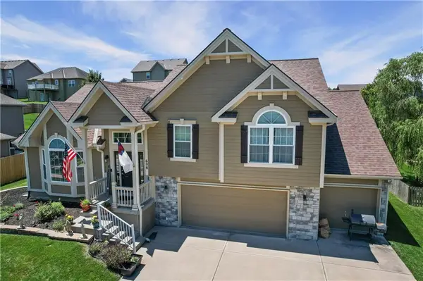 608 Coach Light Circle, Smithville, MO 64089