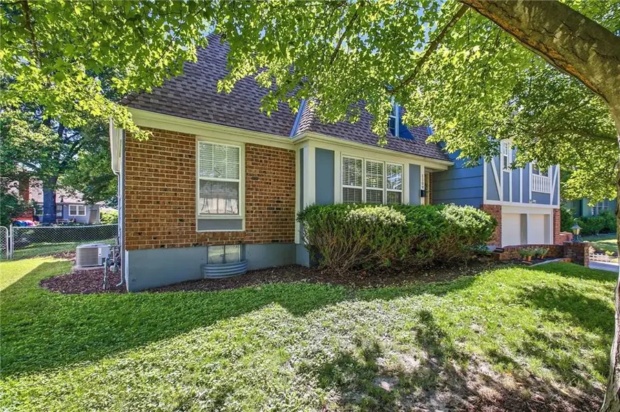 1109 Queens Place, Kansas City, MO 64131 - #3