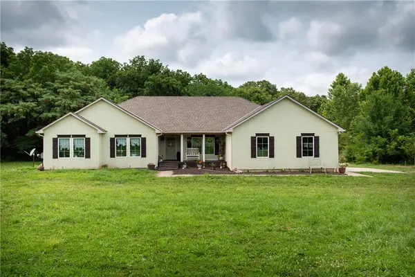 34664 Spring Valley Road, Paola, KS 66071