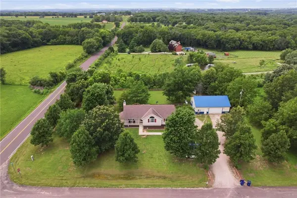 22025 168th Street, Basehor, KS 66007