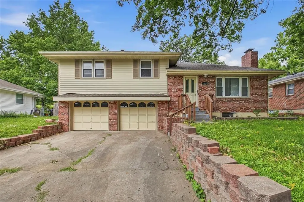 7104 N Olive Street, Gladstone, MO 64118 - #1