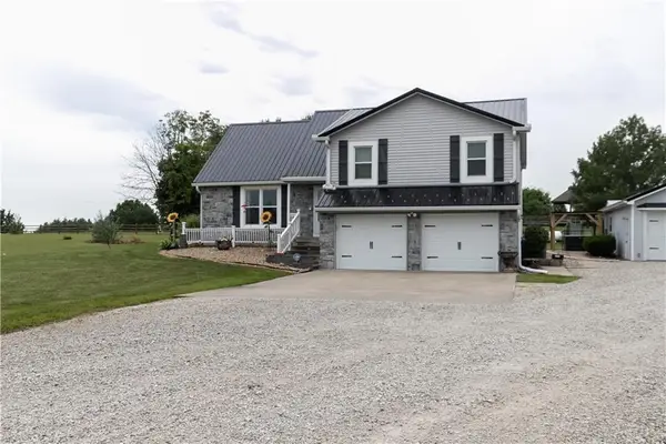 22215 Parallel Road, Tonganoxie, KS 66086