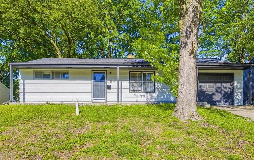 5910 N Park Avenue, Gladstone, MO 64118 - #1