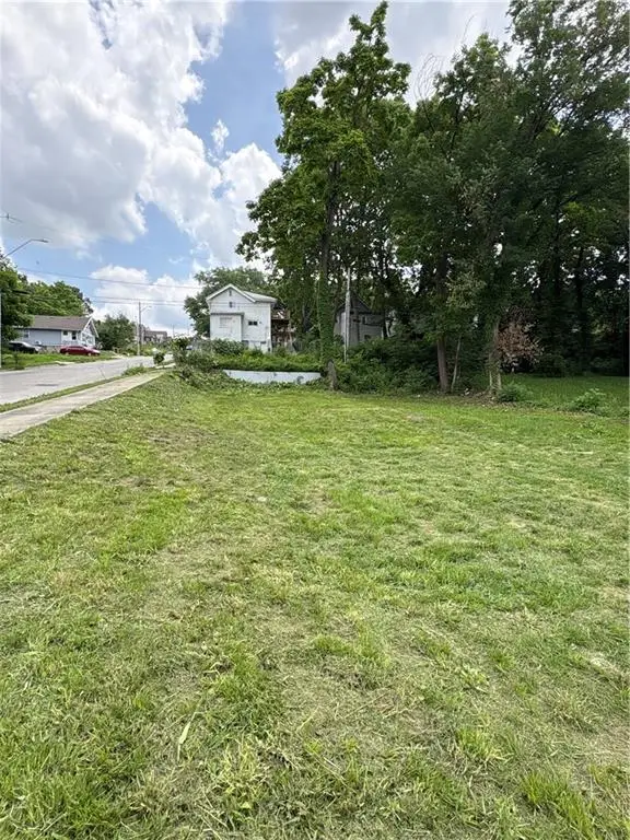 4201 Park Avenue, Kansas City, MO 64130 - #1