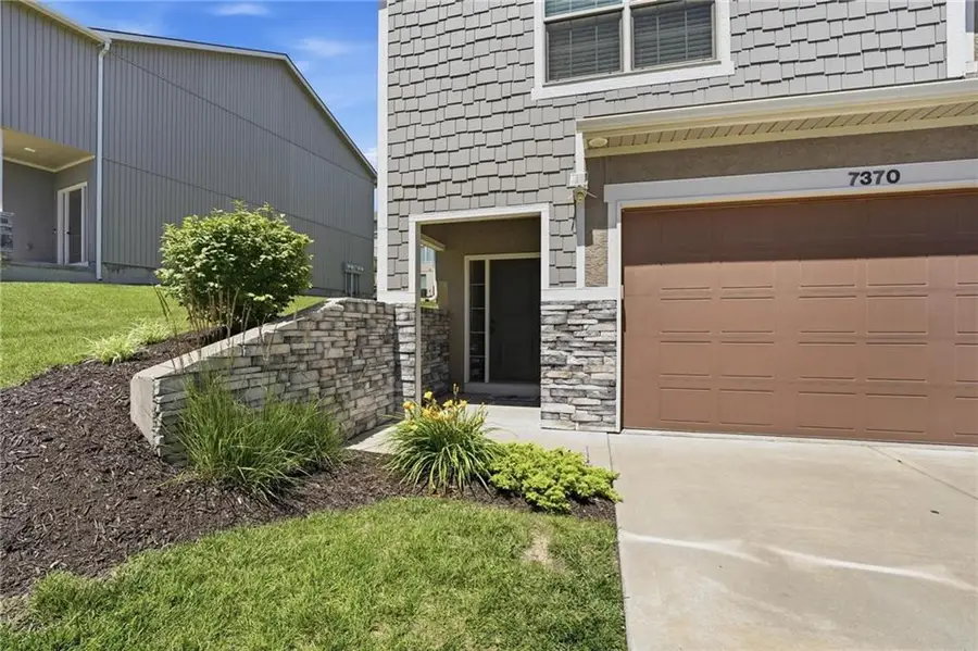 7370 Griffey Street, Parkville, MO 64152 - #2