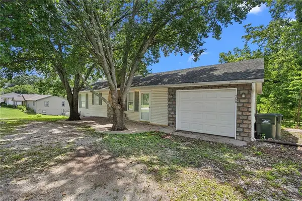 506 N Bynum Road, Lone Jack, MO 64070