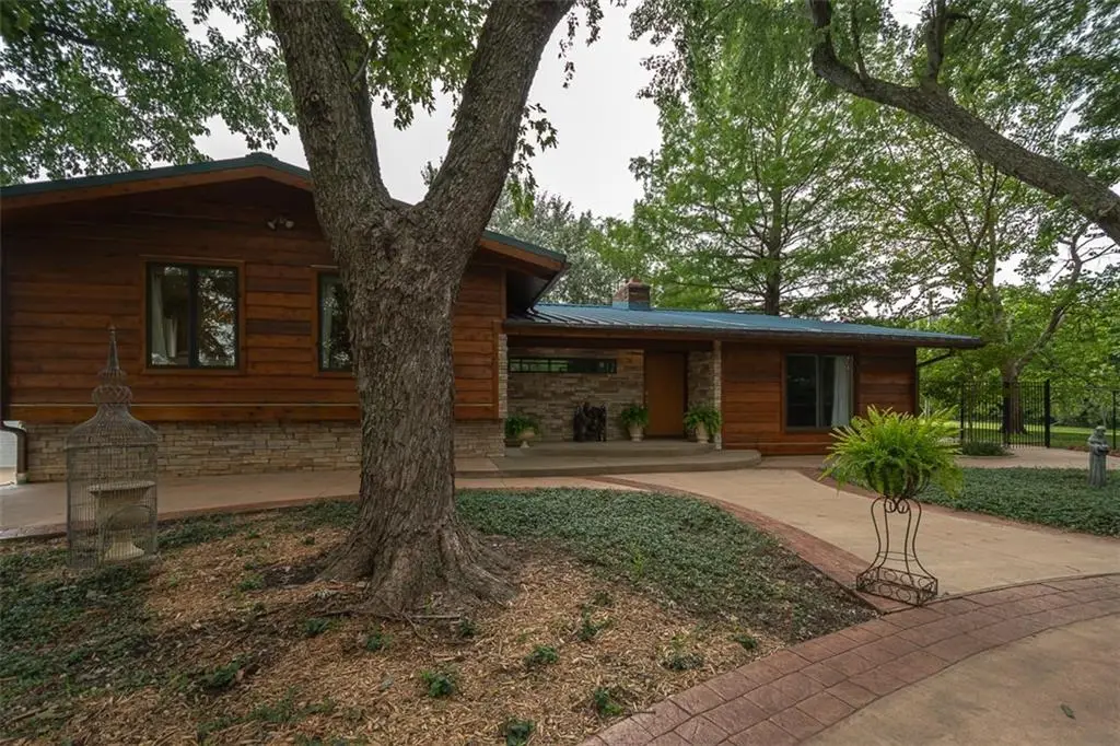 364 E 1600 Road, Baldwin City, KS 66006 - #1