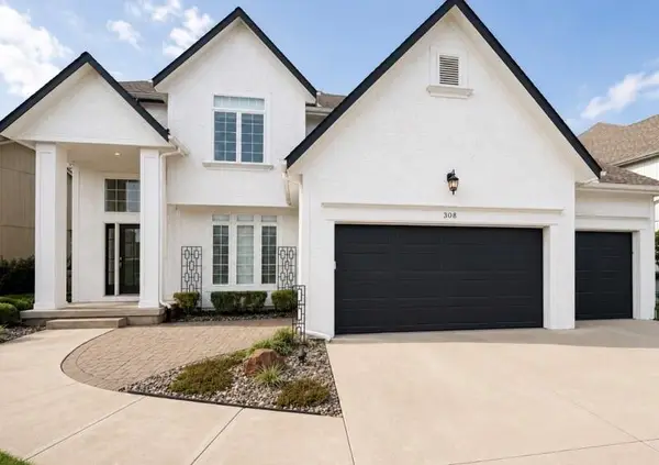 308 NE Hidden Valley Way, Lee's Summit, MO 64064