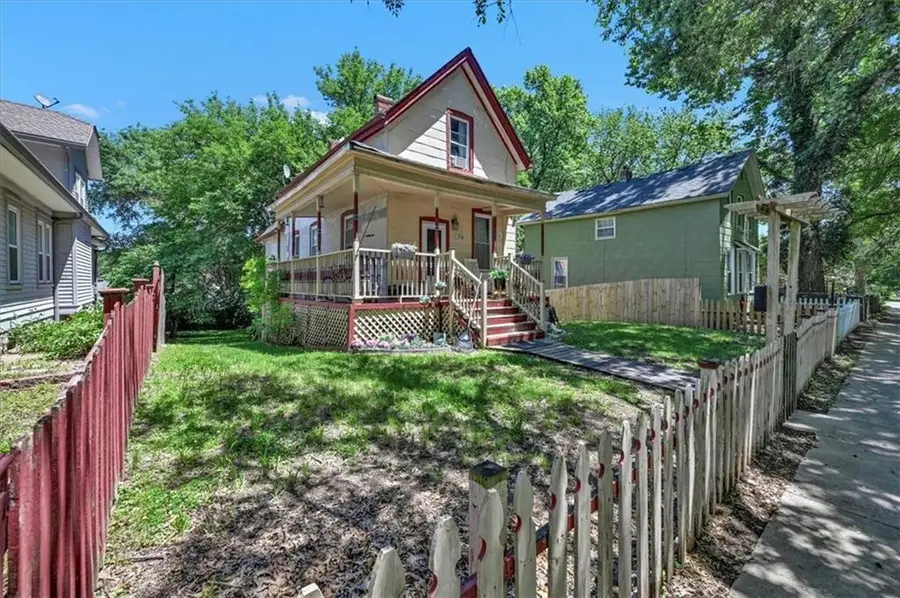 718 N Broadway Street, Leavenworth, KS 66048 - #3