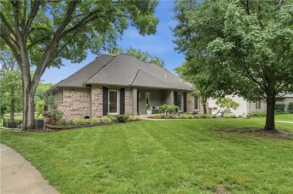 1704 NW Weatherstone Drive, Blue Springs, MO 64015