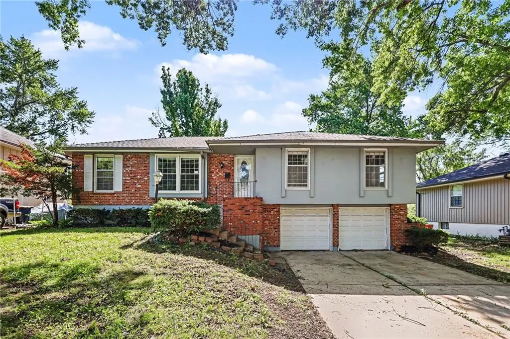 11047 Spring Valley Road, Kansas City, MO 64134 - #1