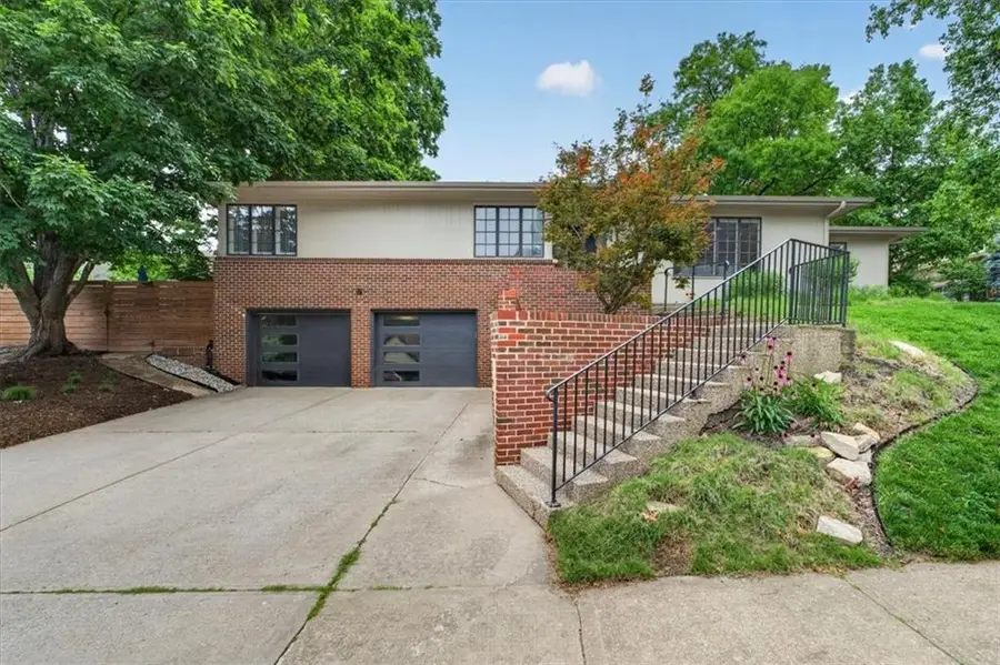 1624 W 50th Street, Kansas City, MO 64112 - #2