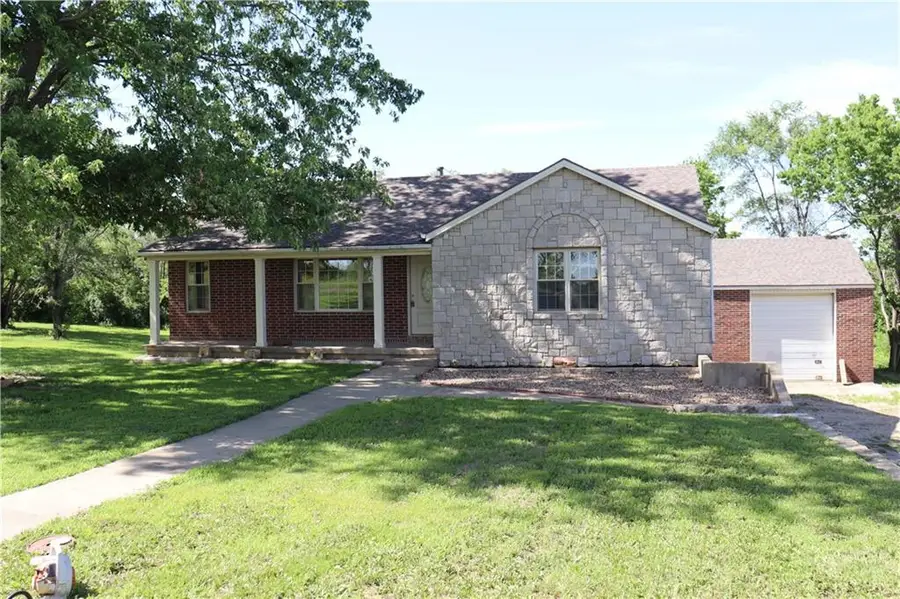 17568 Kansas Avenue, Tonganoxie, KS 66086 - #2