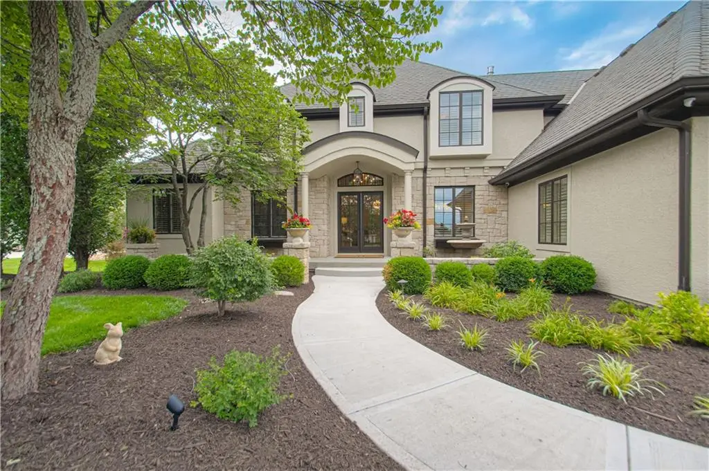 15925 King Street, Overland Park, KS 66221 - #1