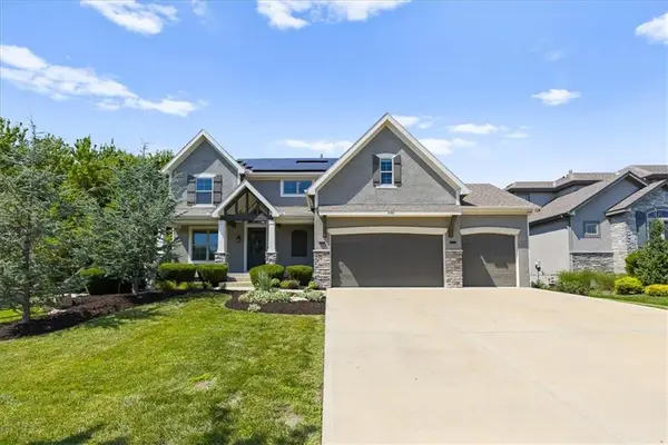 9106 W 165th Terrace, Overland Park, KS 66085