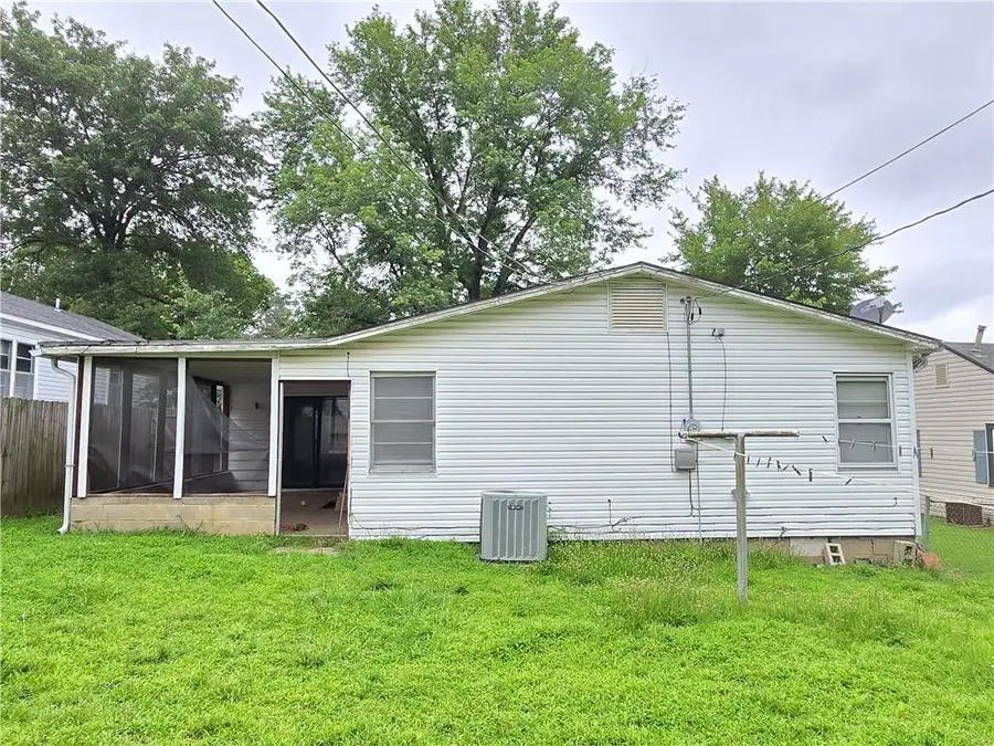 1309 W Martin Street, Coffeyville, KS 67337 - #3