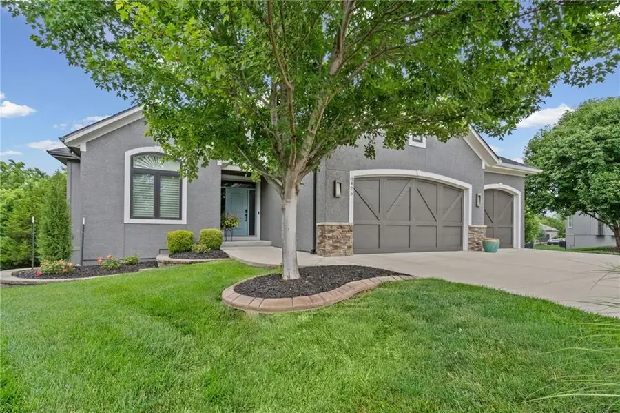 8425 Brunswick Street, Lenexa, KS 66227 - #2
